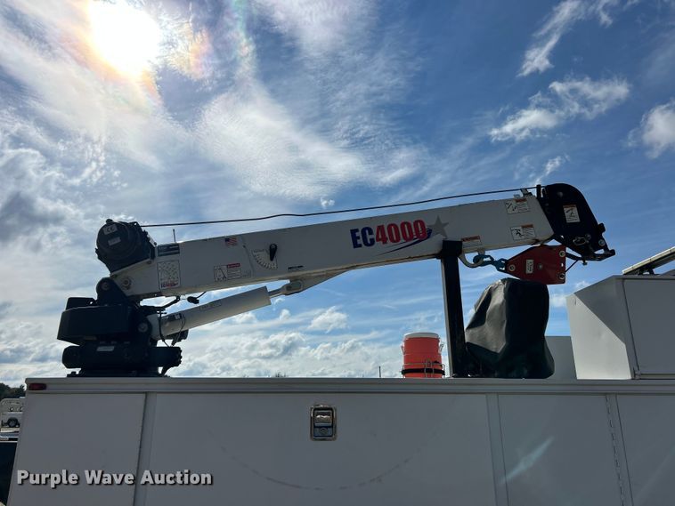 image for item ET6574 2010 Peterbilt 337 utility / service truck