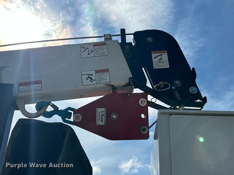 image for item ET6574 2010 Peterbilt 337 utility / service truck