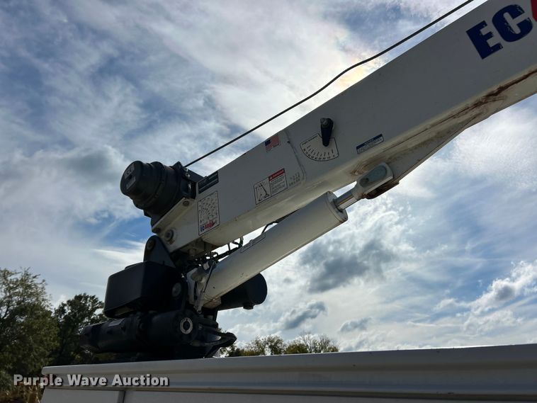 image for item ET6574 2010 Peterbilt 337 utility / service truck