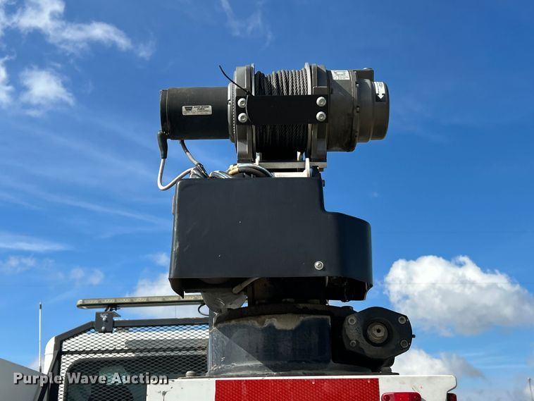 image for item ET6574 2010 Peterbilt 337 utility / service truck