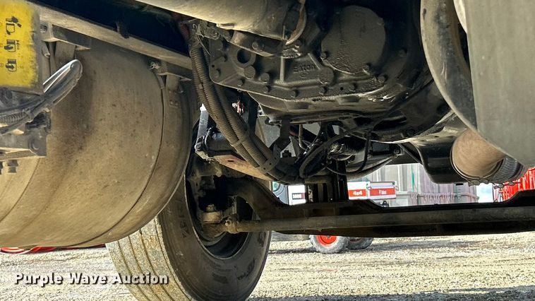 image for item ET6574 2010 Peterbilt 337 utility / service truck