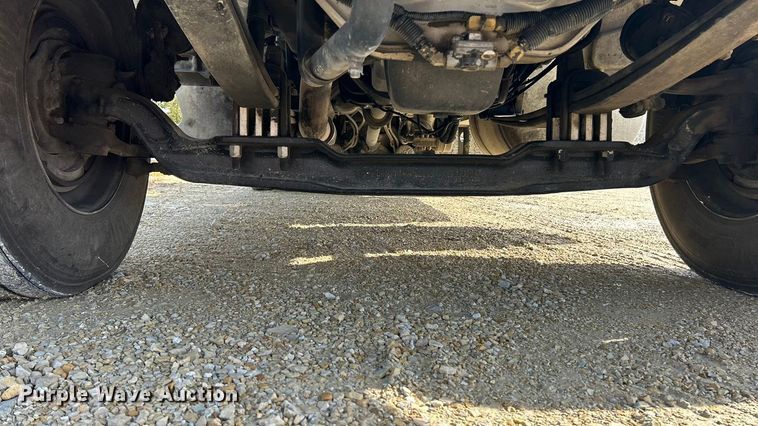 image for item ET6574 2010 Peterbilt 337 utility / service truck