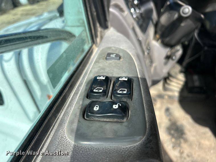 image for item ET6574 2010 Peterbilt 337 utility / service truck