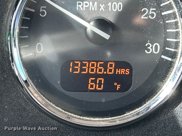 image for item ET6574 2010 Peterbilt 337 utility / service truck