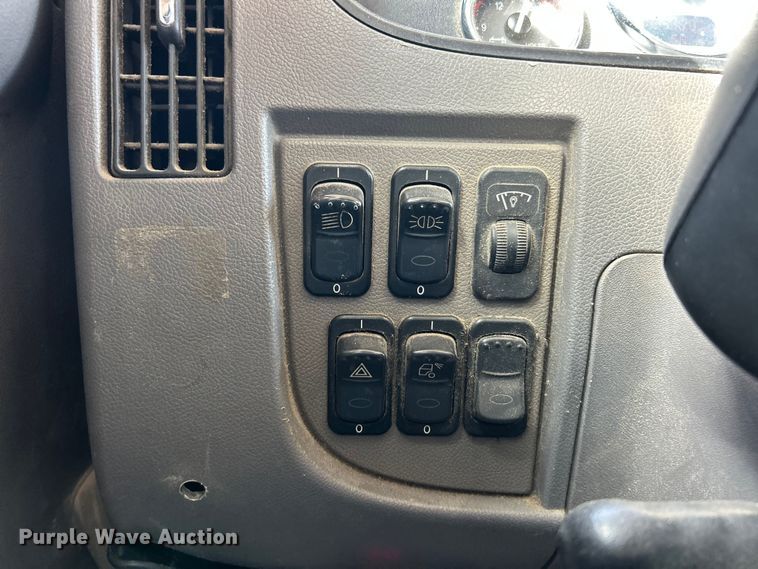 image for item ET6574 2010 Peterbilt 337 utility / service truck