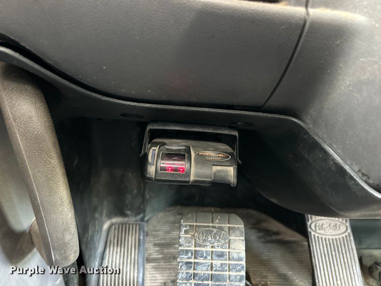 image for item ET6574 2010 Peterbilt 337 utility / service truck