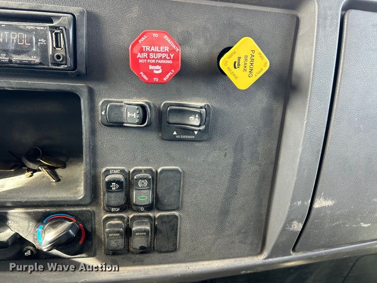 image for item ET6574 2010 Peterbilt 337 utility / service truck