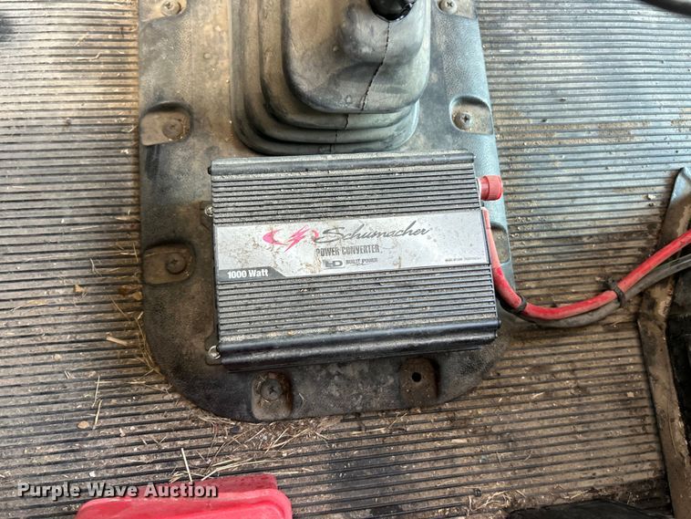 image for item ET6574 2010 Peterbilt 337 utility / service truck