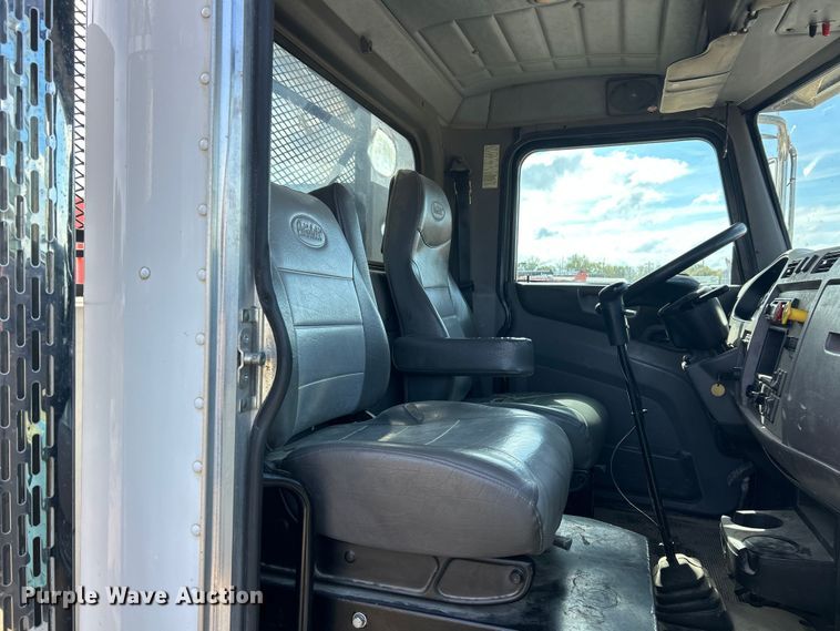 image for item ET6574 2010 Peterbilt 337 utility / service truck