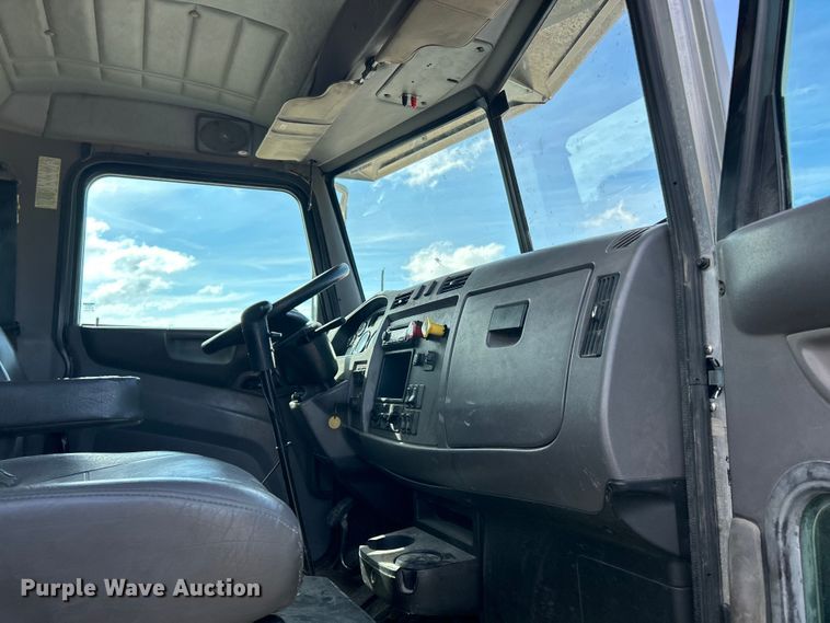 image for item ET6574 2010 Peterbilt 337 utility / service truck