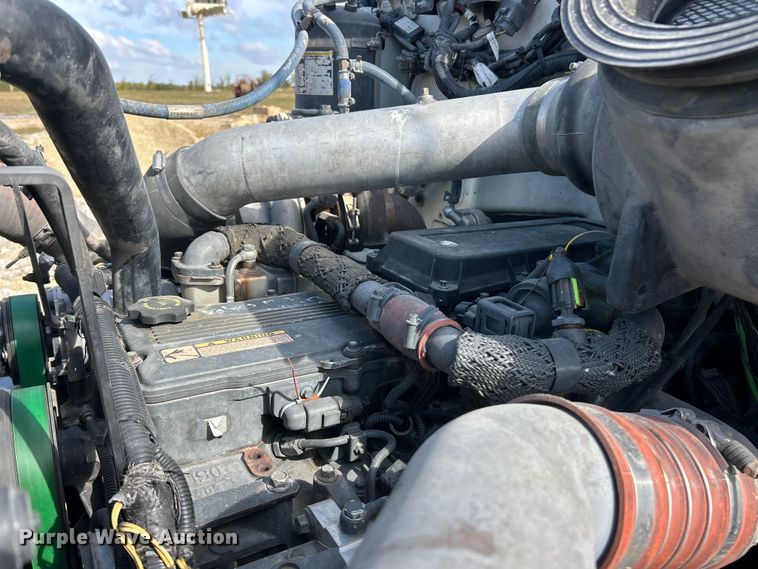 image for item ET6574 2010 Peterbilt 337 utility / service truck