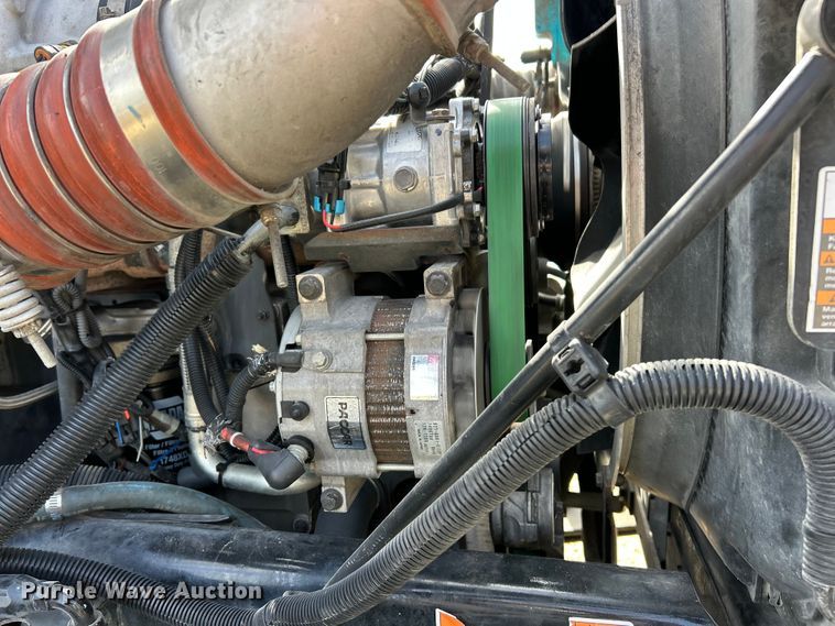 image for item ET6574 2010 Peterbilt 337 utility / service truck