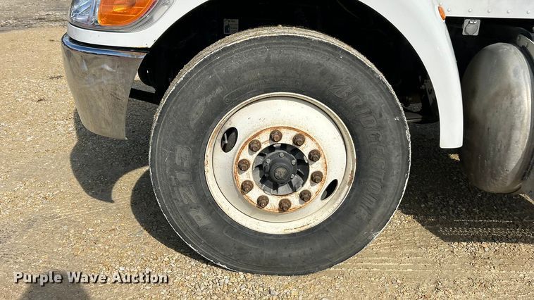 image for item ET6574 2010 Peterbilt 337 utility / service truck