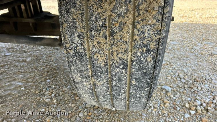 image for item ET6574 2010 Peterbilt 337 utility / service truck