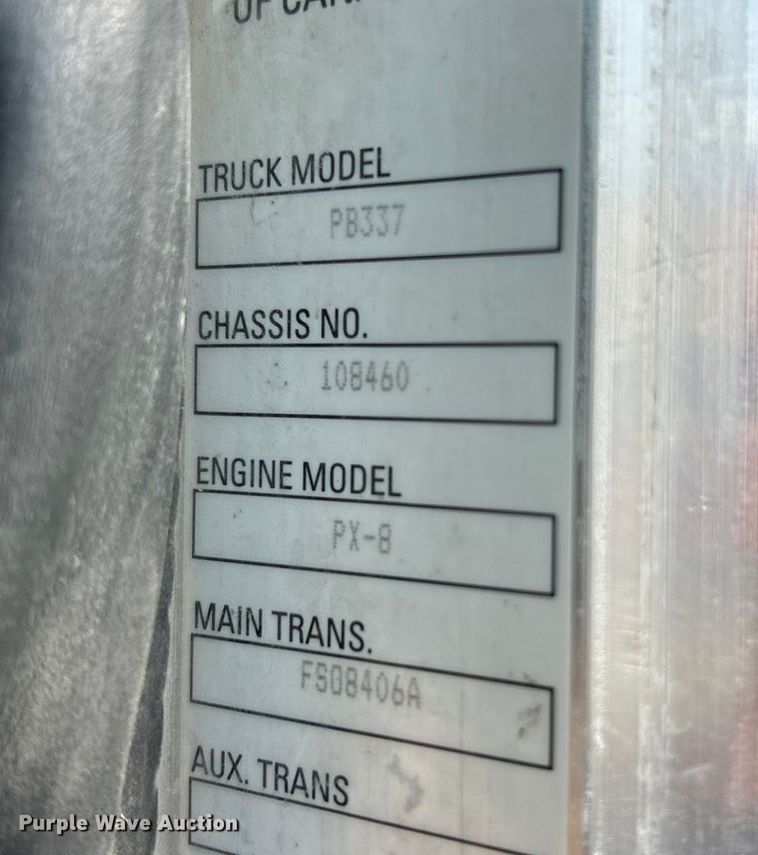 image for item ET6574 2010 Peterbilt 337 utility / service truck