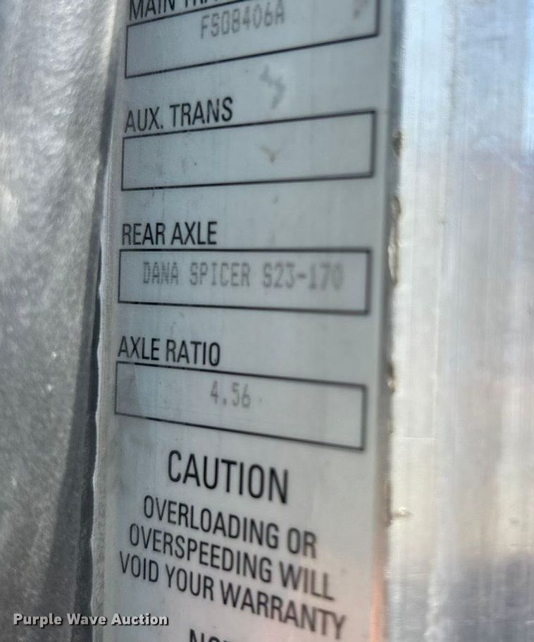 image for item ET6574 2010 Peterbilt 337 utility / service truck