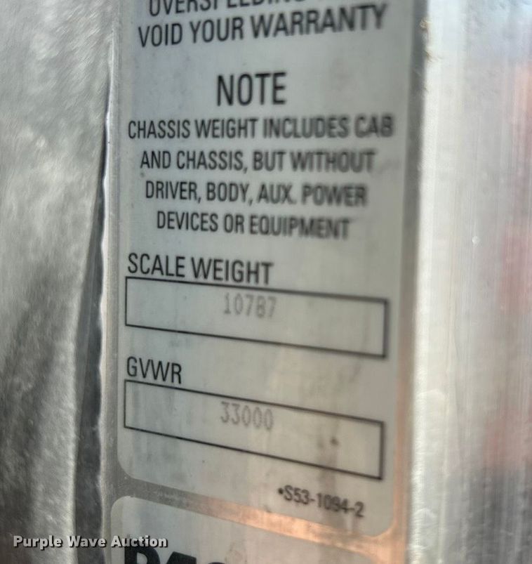 image for item ET6574 2010 Peterbilt 337 utility / service truck