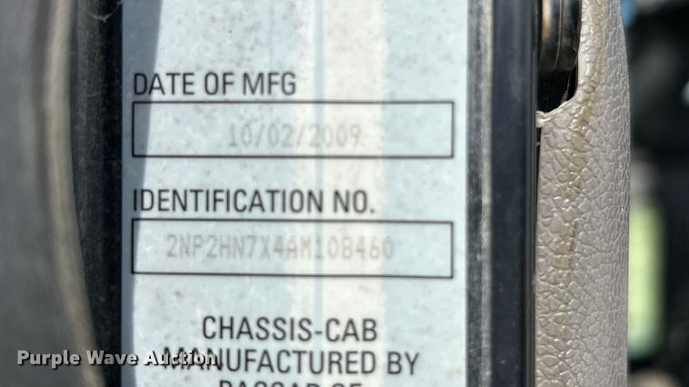 image for item ET6574 2010 Peterbilt 337 utility / service truck