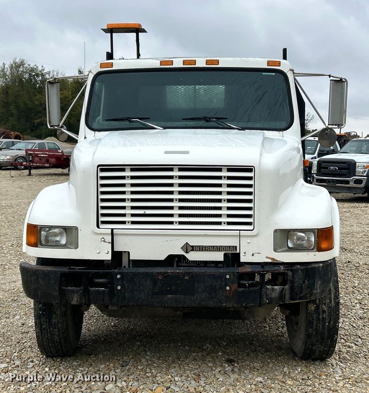 image for item ET6575 1995 International 4900 flatbed truck