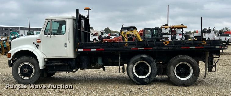 image for item ET6575 1995 International 4900 flatbed truck