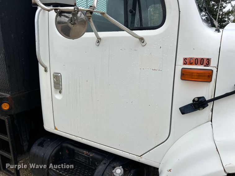 image for item ET6575 1995 International 4900 flatbed truck