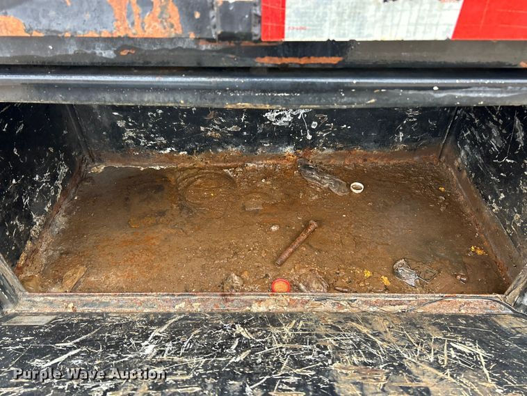 image for item ET6575 1995 International 4900 flatbed truck