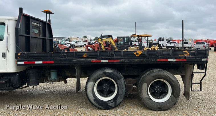 image for item ET6575 1995 International 4900 flatbed truck