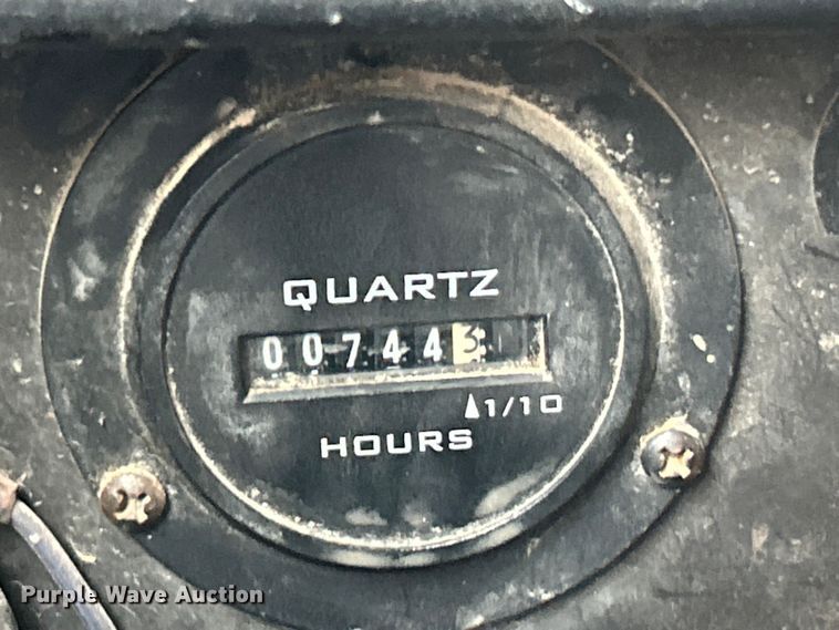 image for item ET6575 1995 International 4900 flatbed truck