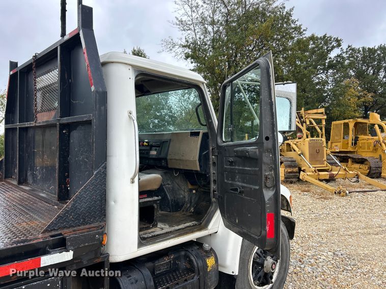image for item ET6575 1995 International 4900 flatbed truck