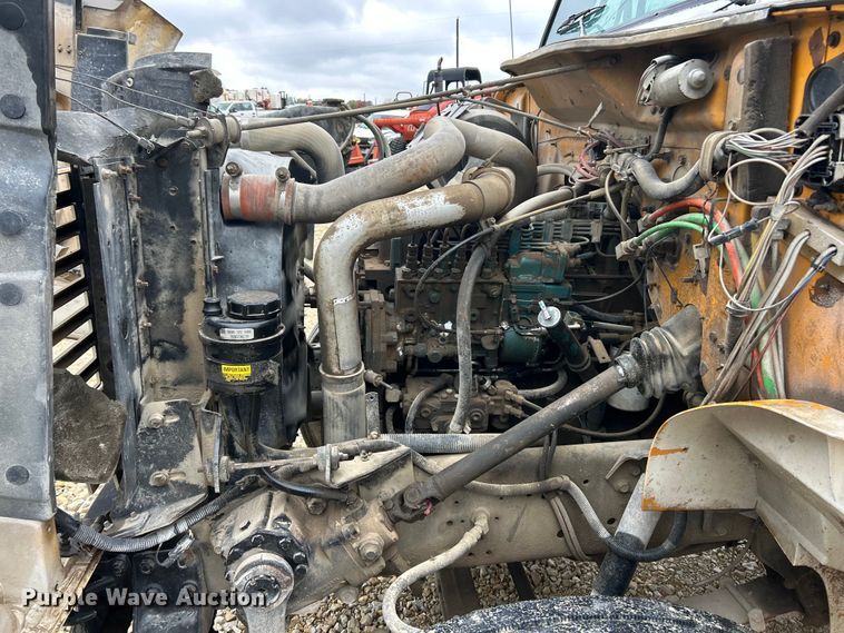 image for item ET6575 1995 International 4900 flatbed truck