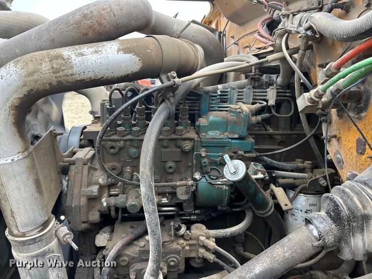 image for item ET6575 1995 International 4900 flatbed truck