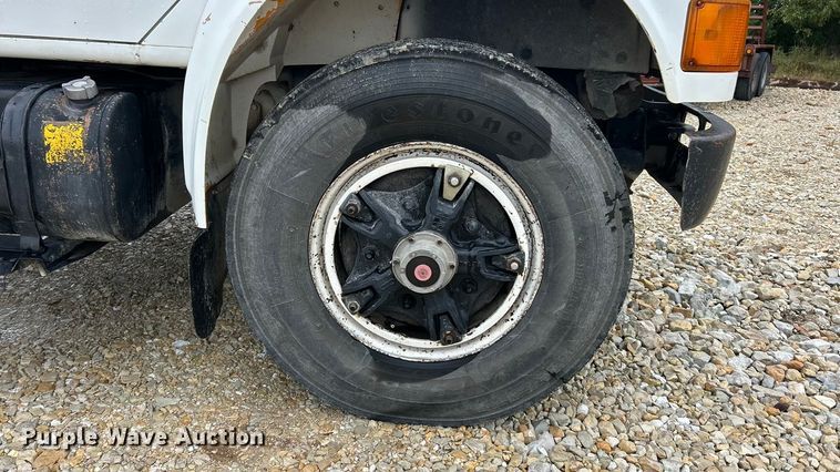 image for item ET6575 1995 International 4900 flatbed truck