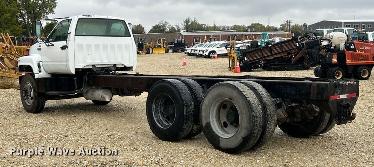 image for item ET6576 1999 Chevrolet C7500 truck cab and chassis