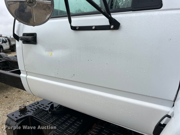 image for item ET6576 1999 Chevrolet C7500 truck cab and chassis