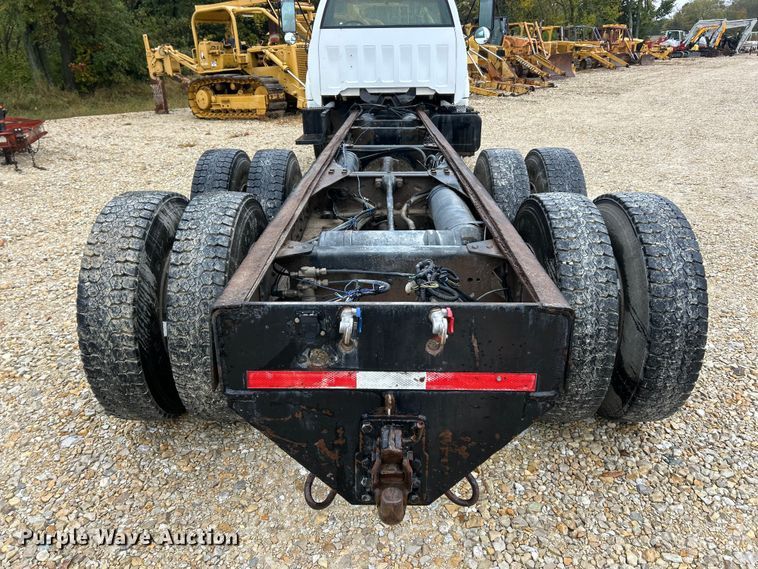 image for item ET6576 1999 Chevrolet C7500 truck cab and chassis