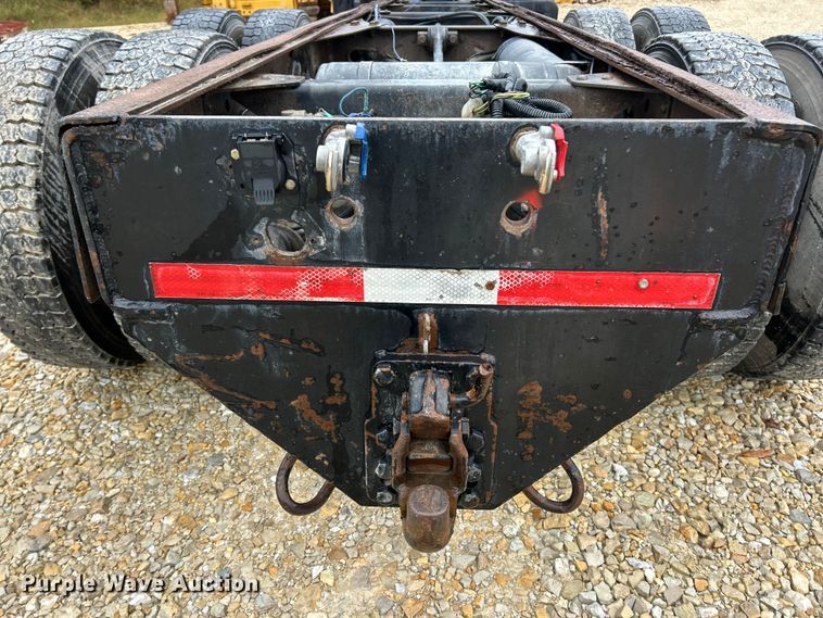 image for item ET6576 1999 Chevrolet C7500 truck cab and chassis