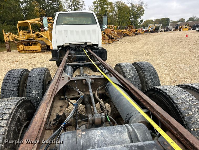 image for item ET6576 1999 Chevrolet C7500 truck cab and chassis