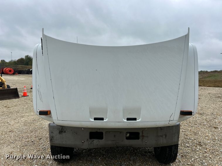 image for item ET6576 1999 Chevrolet C7500 truck cab and chassis