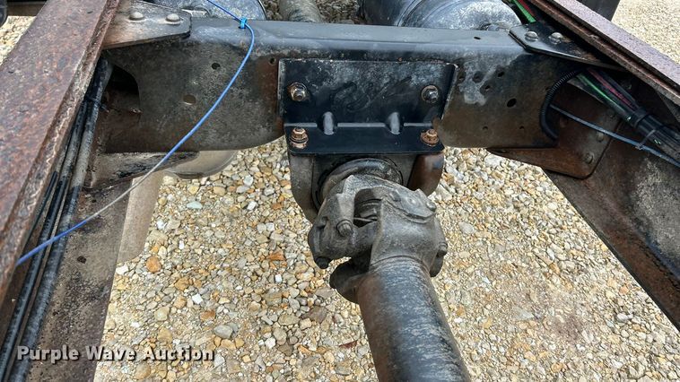 image for item ET6576 1999 Chevrolet C7500 truck cab and chassis