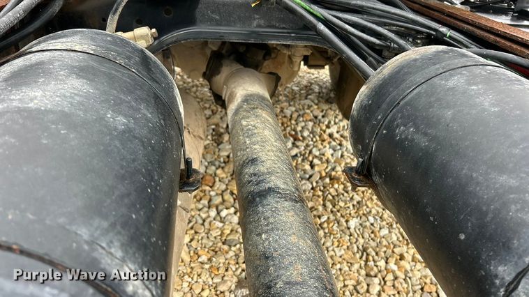 image for item ET6576 1999 Chevrolet C7500 truck cab and chassis