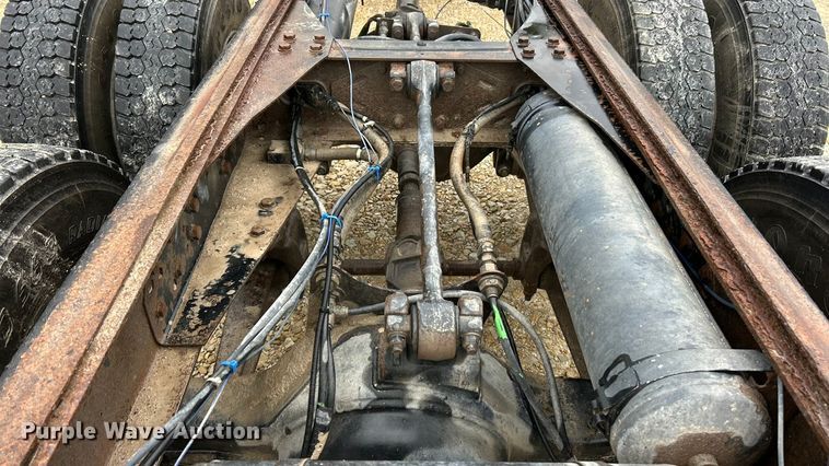 image for item ET6576 1999 Chevrolet C7500 truck cab and chassis