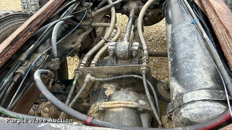 image for item ET6576 1999 Chevrolet C7500 truck cab and chassis