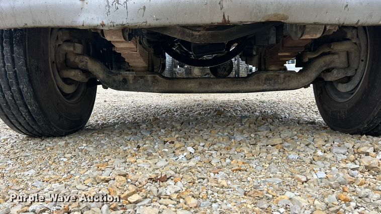 image for item ET6576 1999 Chevrolet C7500 truck cab and chassis