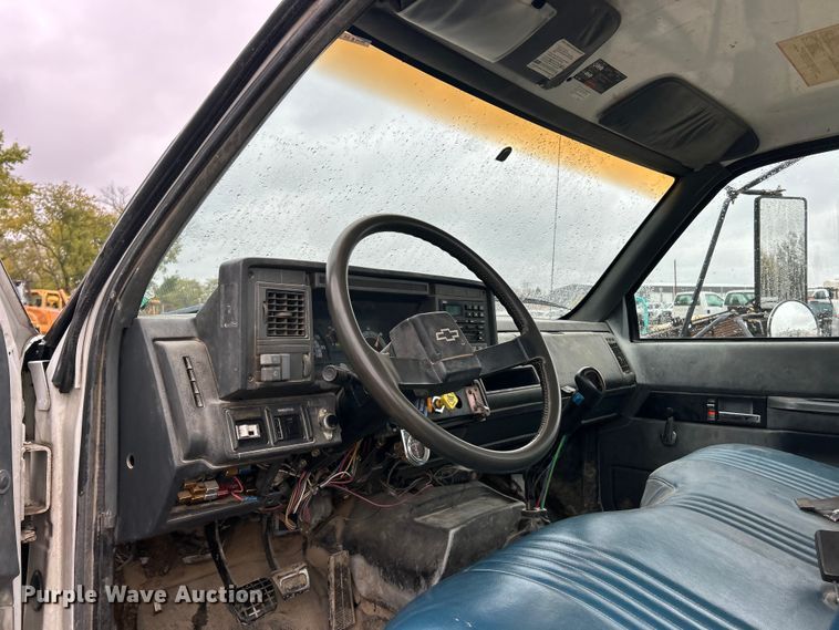 image for item ET6576 1999 Chevrolet C7500 truck cab and chassis