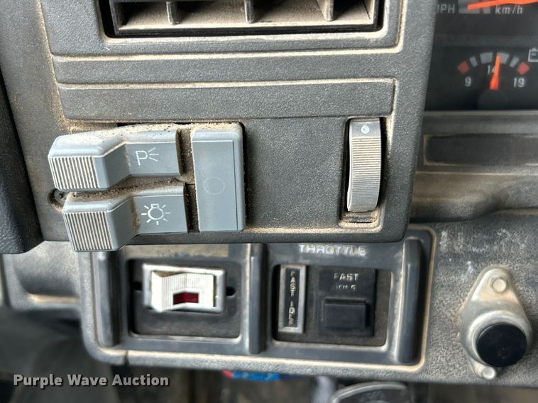 image for item ET6576 1999 Chevrolet C7500 truck cab and chassis