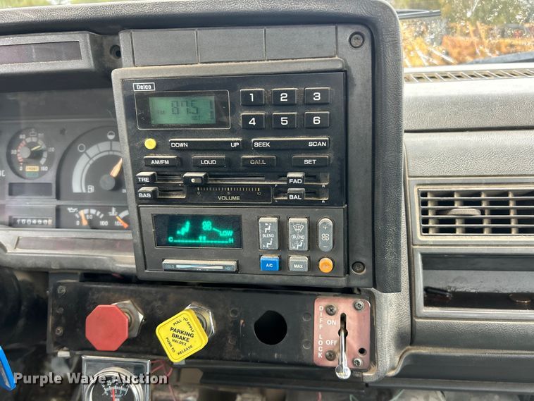 image for item ET6576 1999 Chevrolet C7500 truck cab and chassis