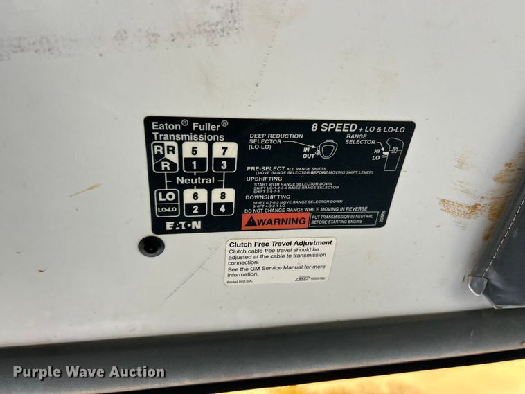 image for item ET6576 1999 Chevrolet C7500 truck cab and chassis