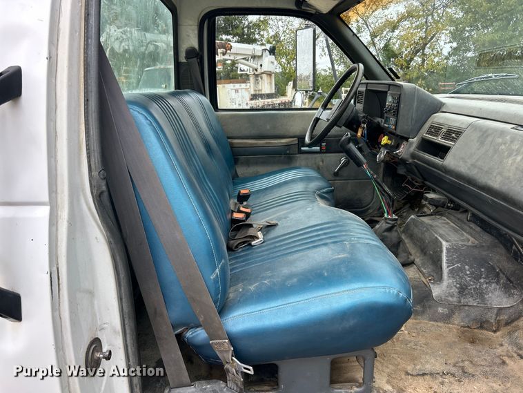 image for item ET6576 1999 Chevrolet C7500 truck cab and chassis