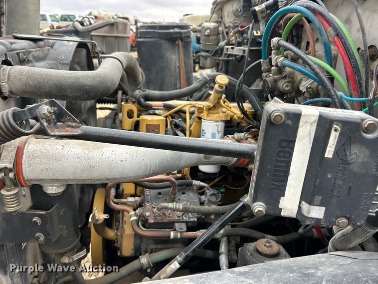 image for item ET6576 1999 Chevrolet C7500 truck cab and chassis