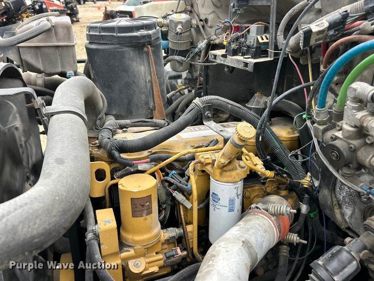 image for item ET6576 1999 Chevrolet C7500 truck cab and chassis